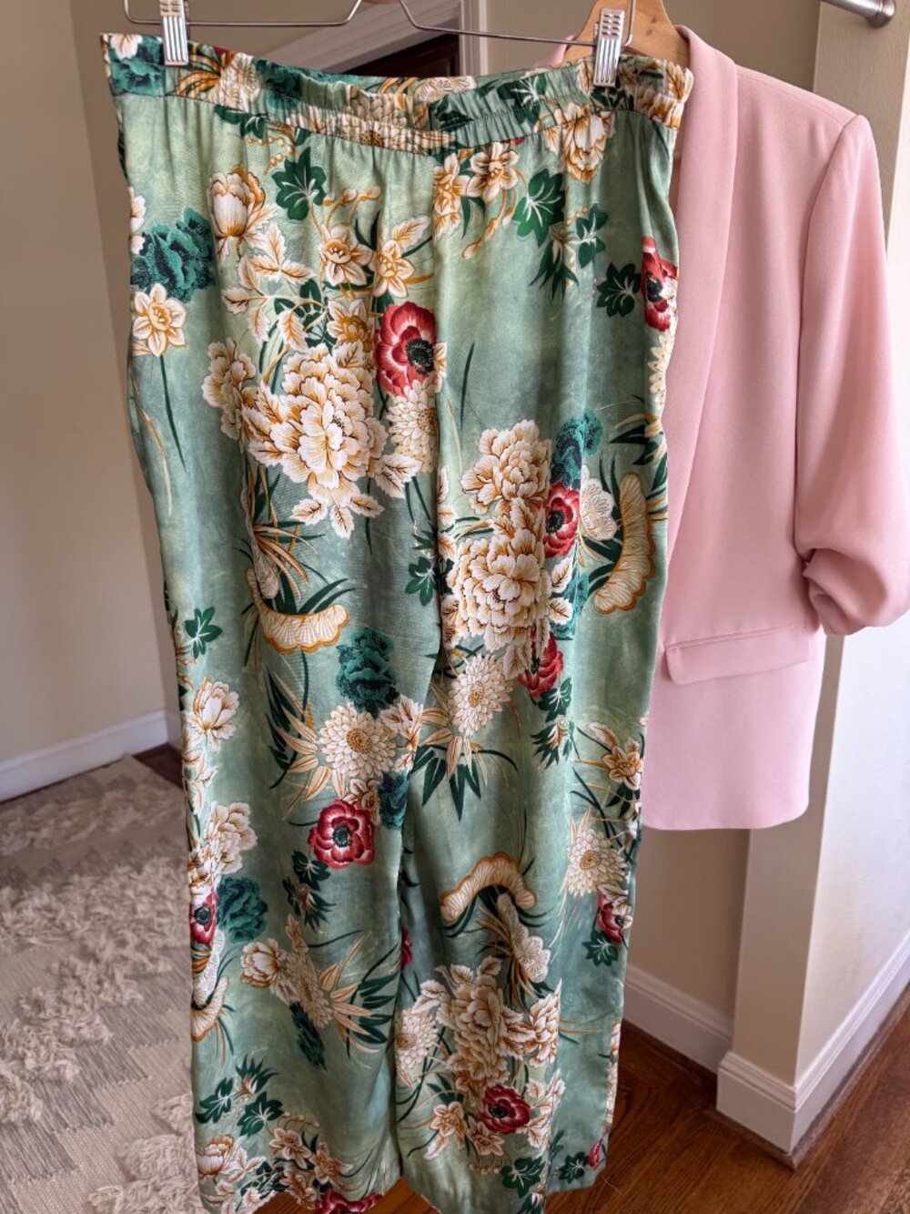 Flowy Printed Pant - Picture 4 of 5